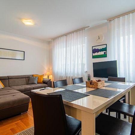 Flexible Selfcheckins 97 - Zagreb - Garden - Parking- Loggia - 2 Bedrooms Zewnętrze zdjęcie
