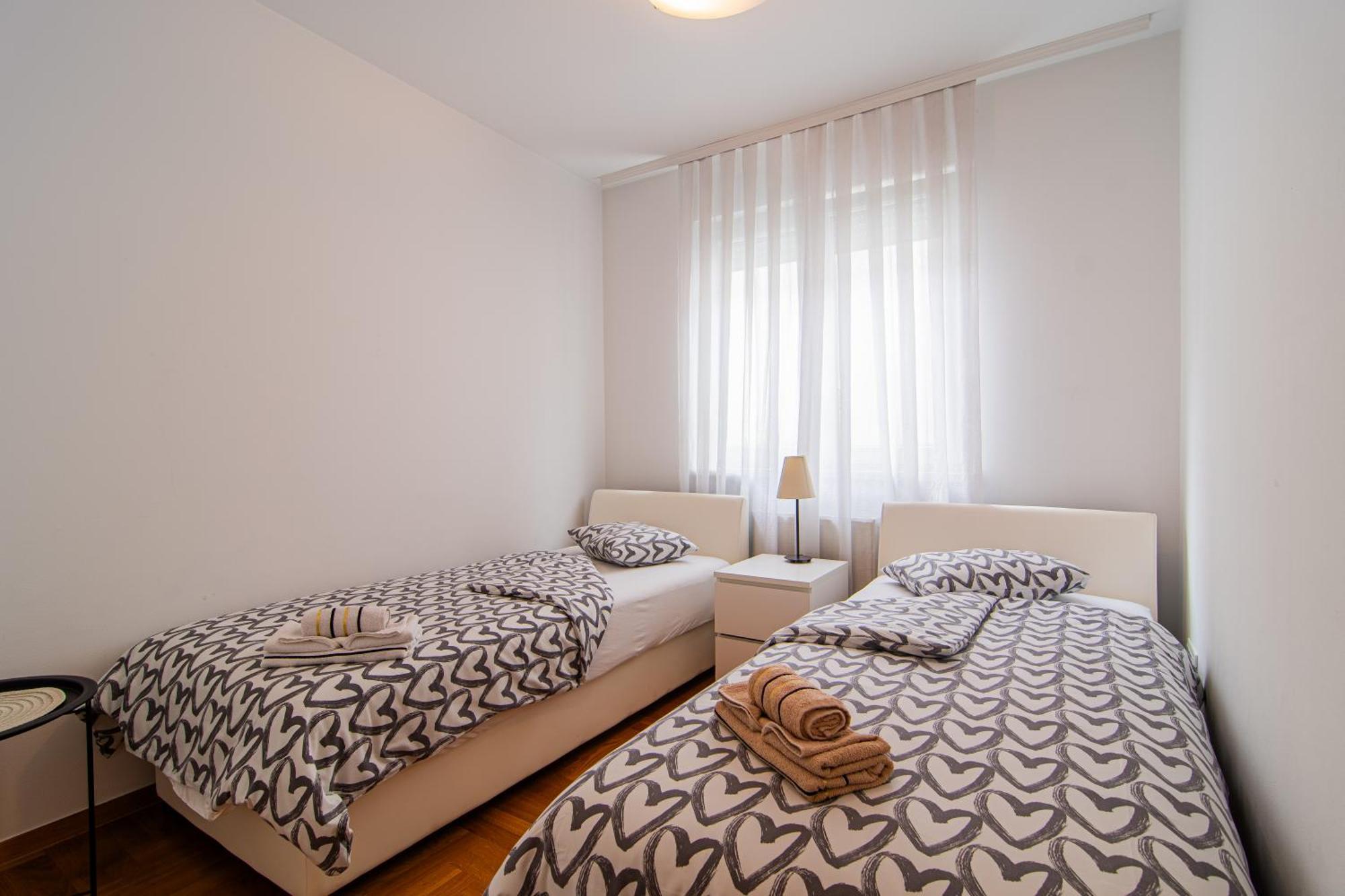Flexible Selfcheckins 97 - Zagreb - Garden - Parking- Loggia - 2 Bedrooms Zewnętrze zdjęcie